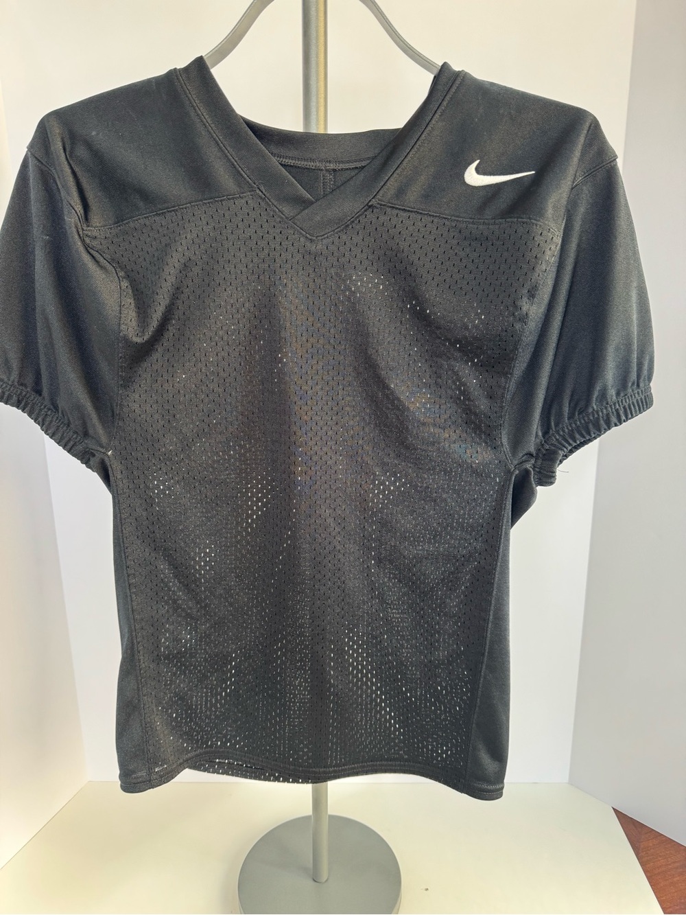 Nike boys YL Black Mesh V-Neck Athletic football Jersey with White Swoosh